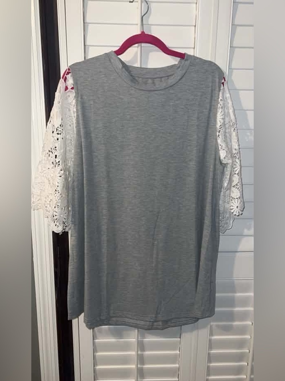 Boutique Women's Gray Tee with White Lace Sleeves
